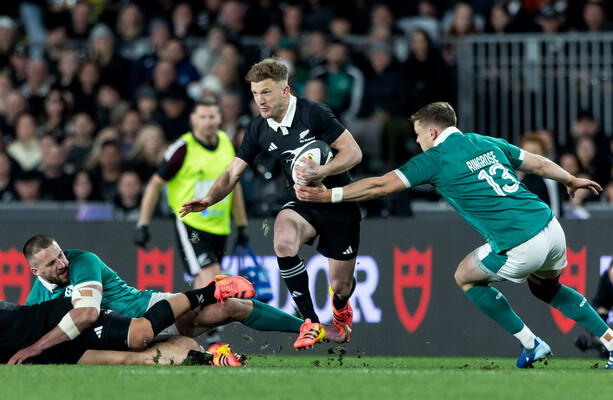 New Zealand Defeats Ireland 40-21 in Rugby Match