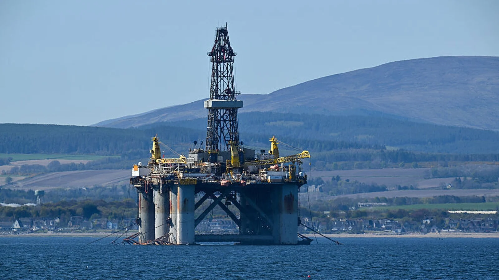 Burnham urged to maintain North Sea drilling ban