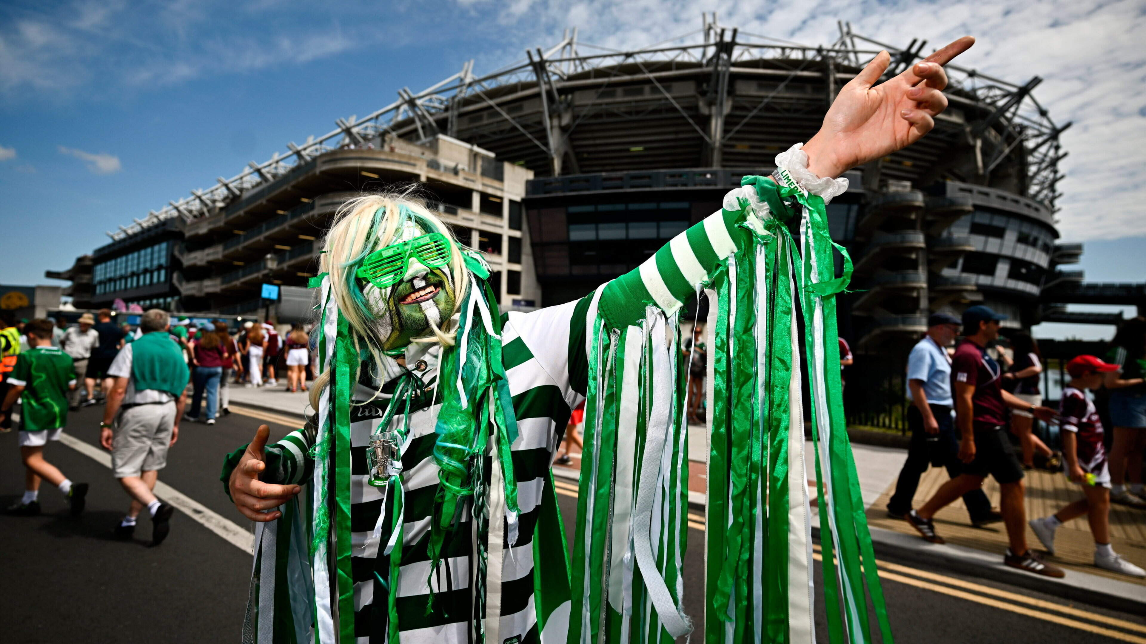 Limerick Leads Galway in Hurling Final