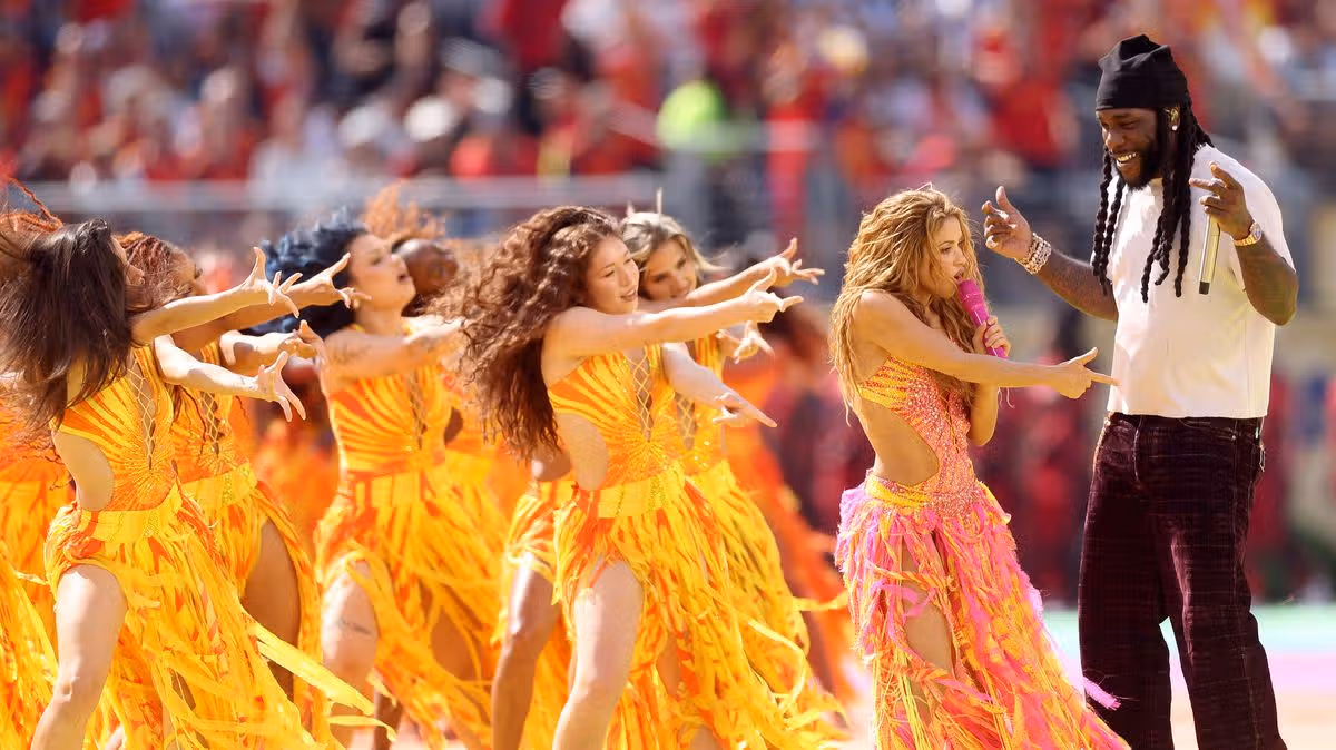 World Cup final delayed by extended half-time show