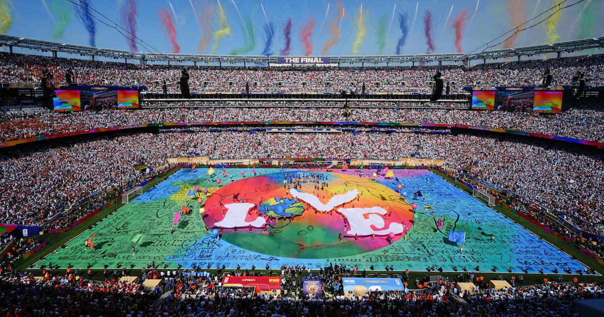 Wayne Rooney criticizes World Cup final halftime show