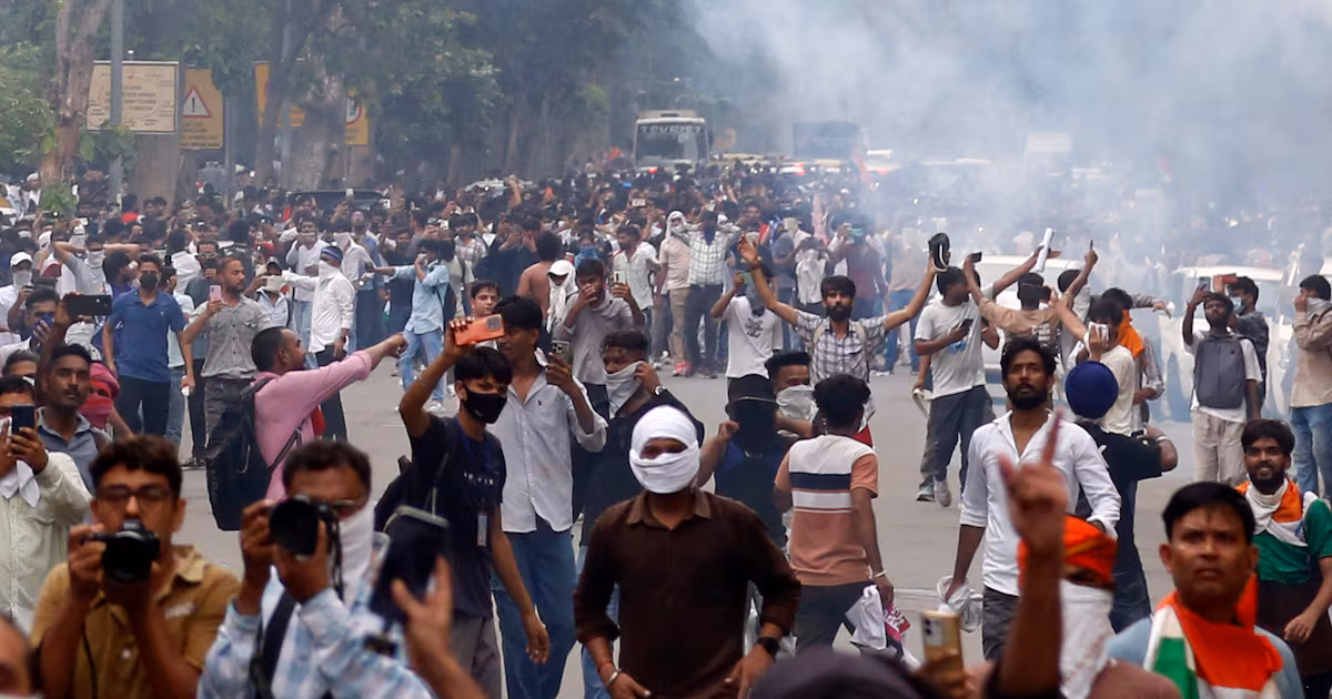 Police Clash with Cockroach Movement Supporters in India