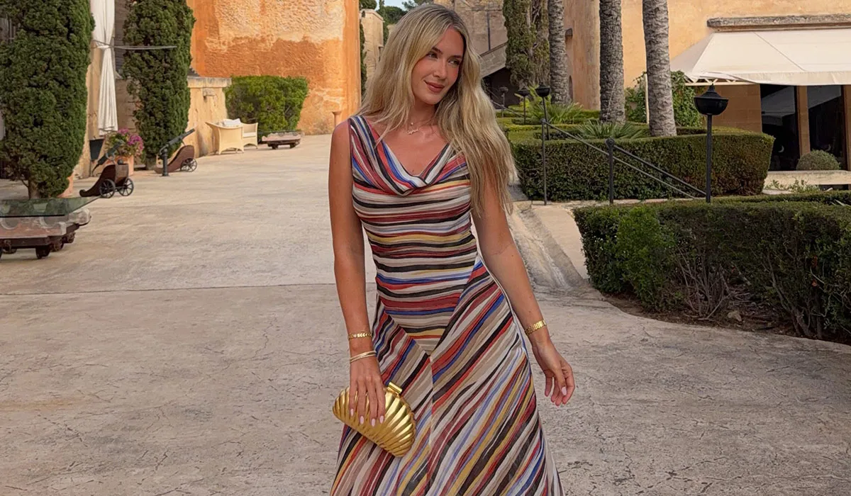 Réalisation Par Dress Becomes Fashion Sensation