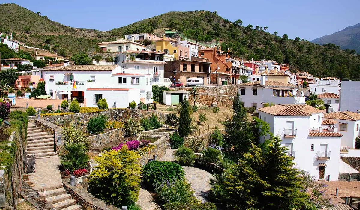 60 Tourists Poisoned at Spanish Hotel Pool