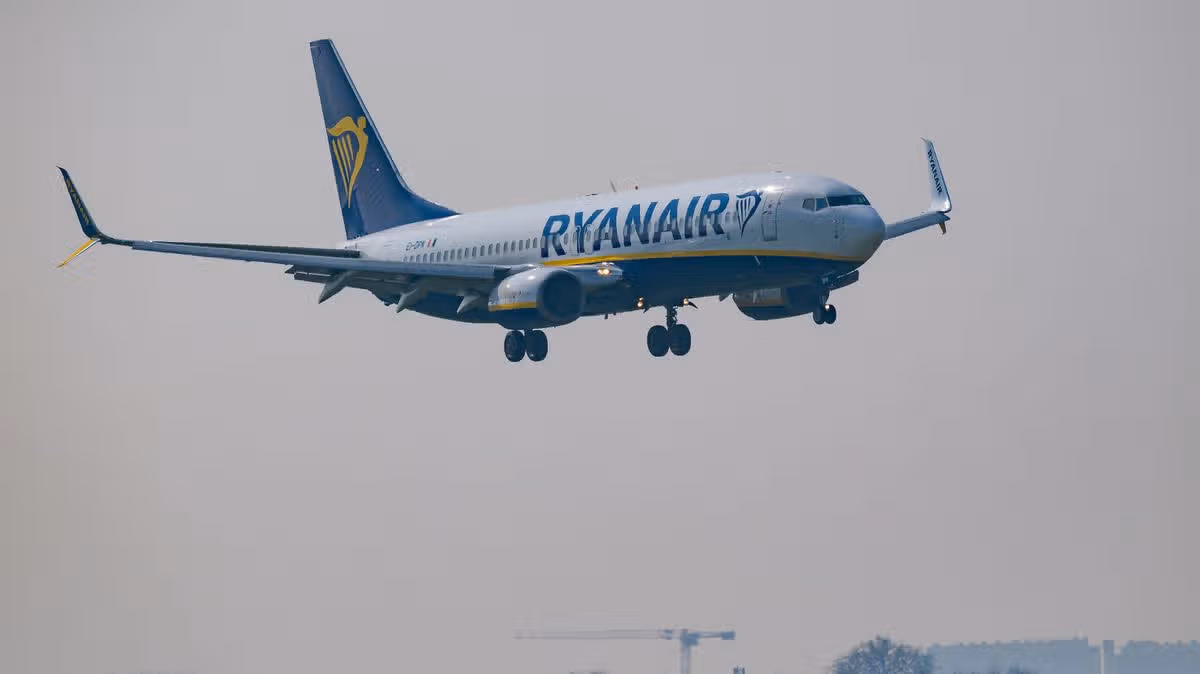 Ryanair flight experiences emergency landing in Edinburgh