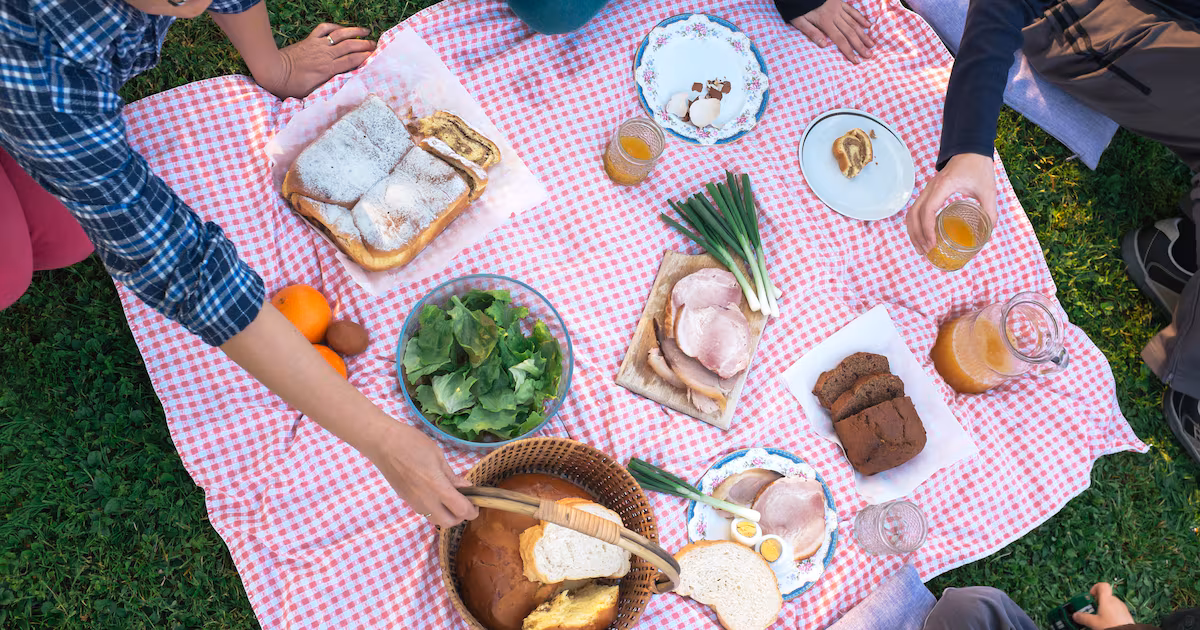 Dining Al Fresco Benefits Health This Summer