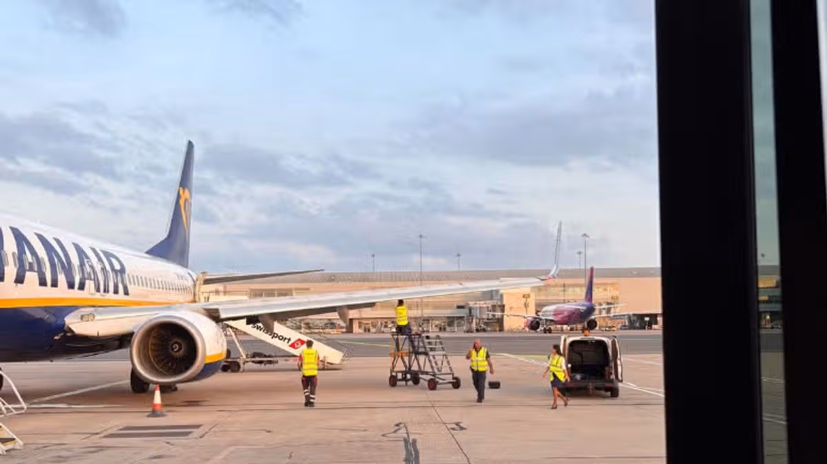 Ryanair flight diverts 160 miles due to wing issue