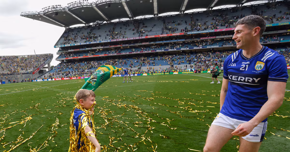 Shane Ryan and Paul Geaney on Kerry bench