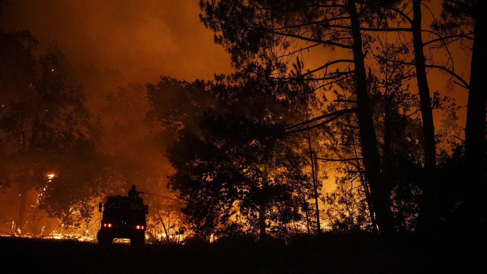 France evacuates Cap Ferret peninsula due to wildfires