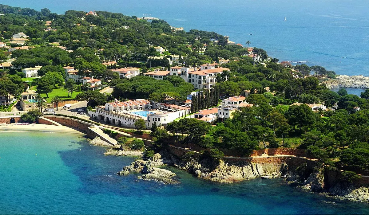 Holidaymakers Embrace Padel Sport During Trips