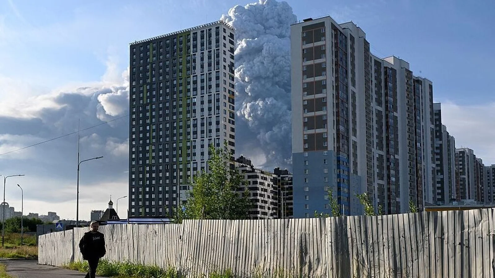 At least 11 dead in Russia-Ukraine strikes