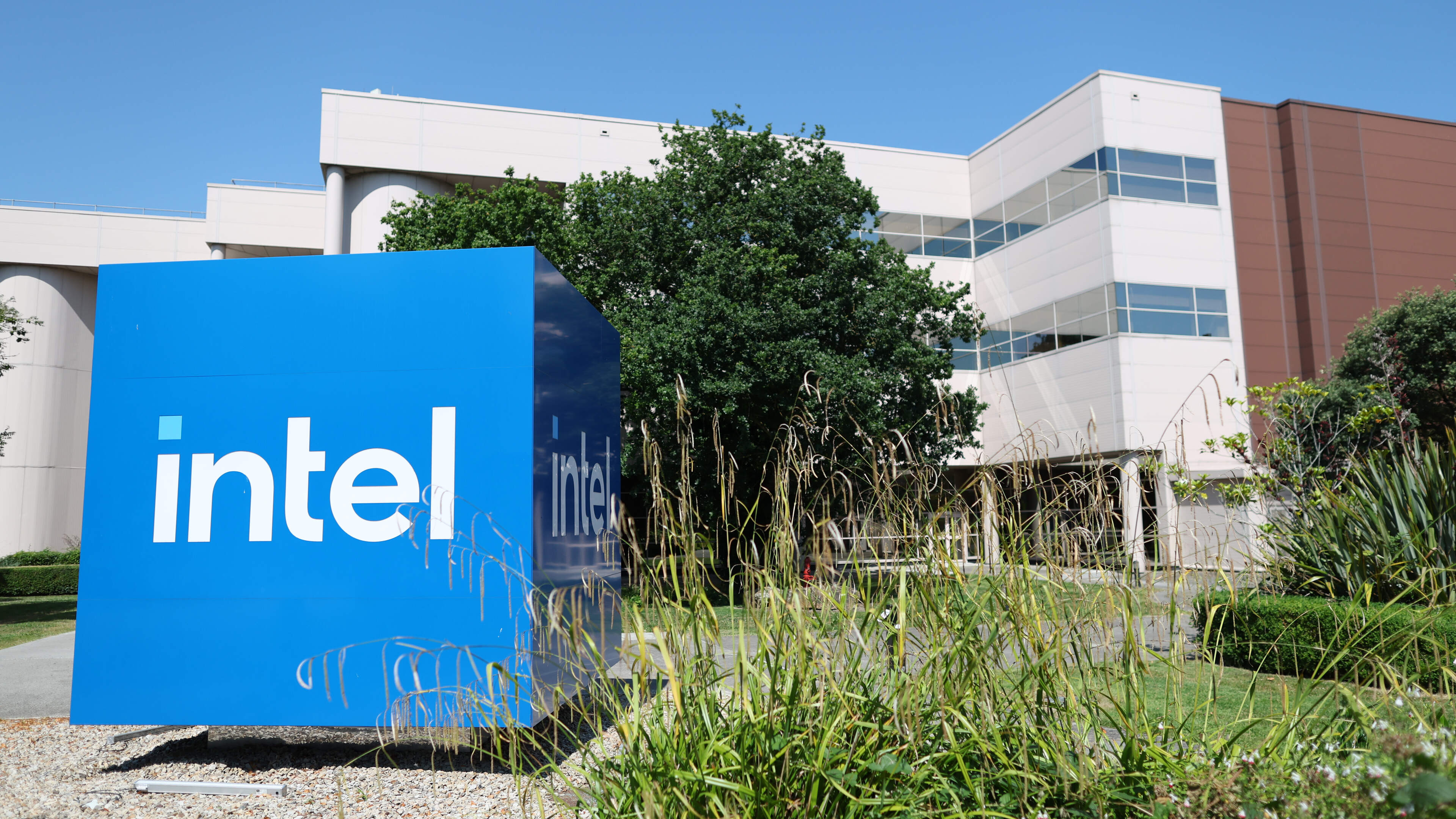 Intel Projects Strong Q3 Revenues Exceeding Estimates