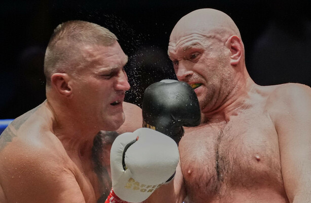 Tyson Fury Defeats Mariusz Wach in Thailand