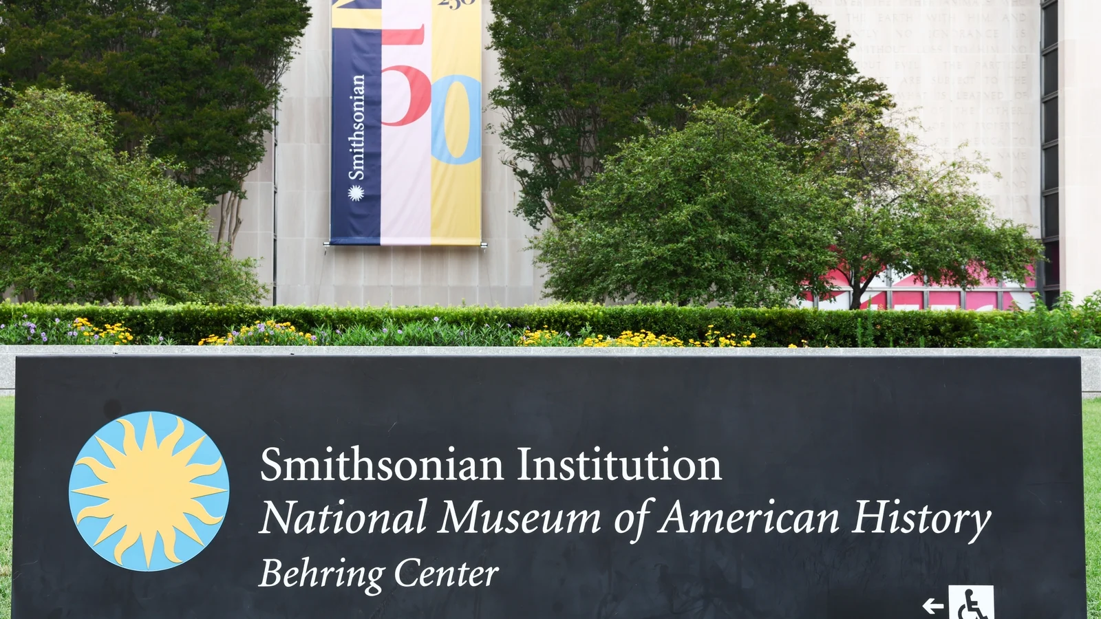 Trump orders disclaimers outside history museum