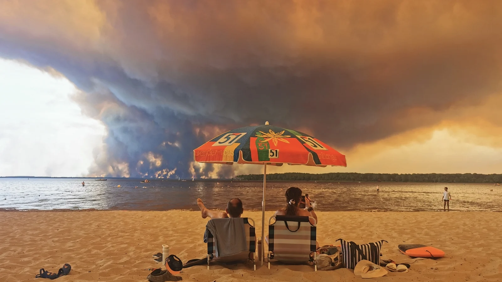 Over 200,000 Evacuated as Fires Rage in France, Spain