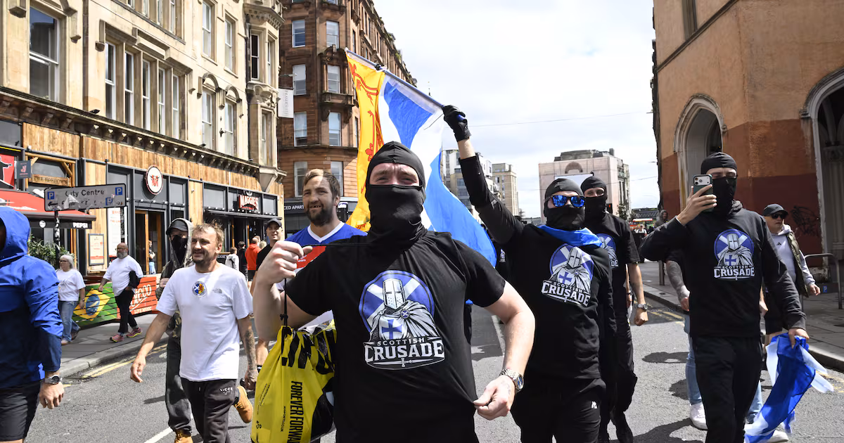 Violence erupts at Glasgow anti-immigration protest