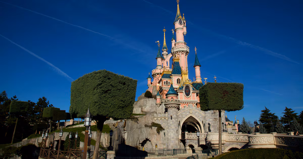 Disneyland Paris Adds Irish Language Signs
