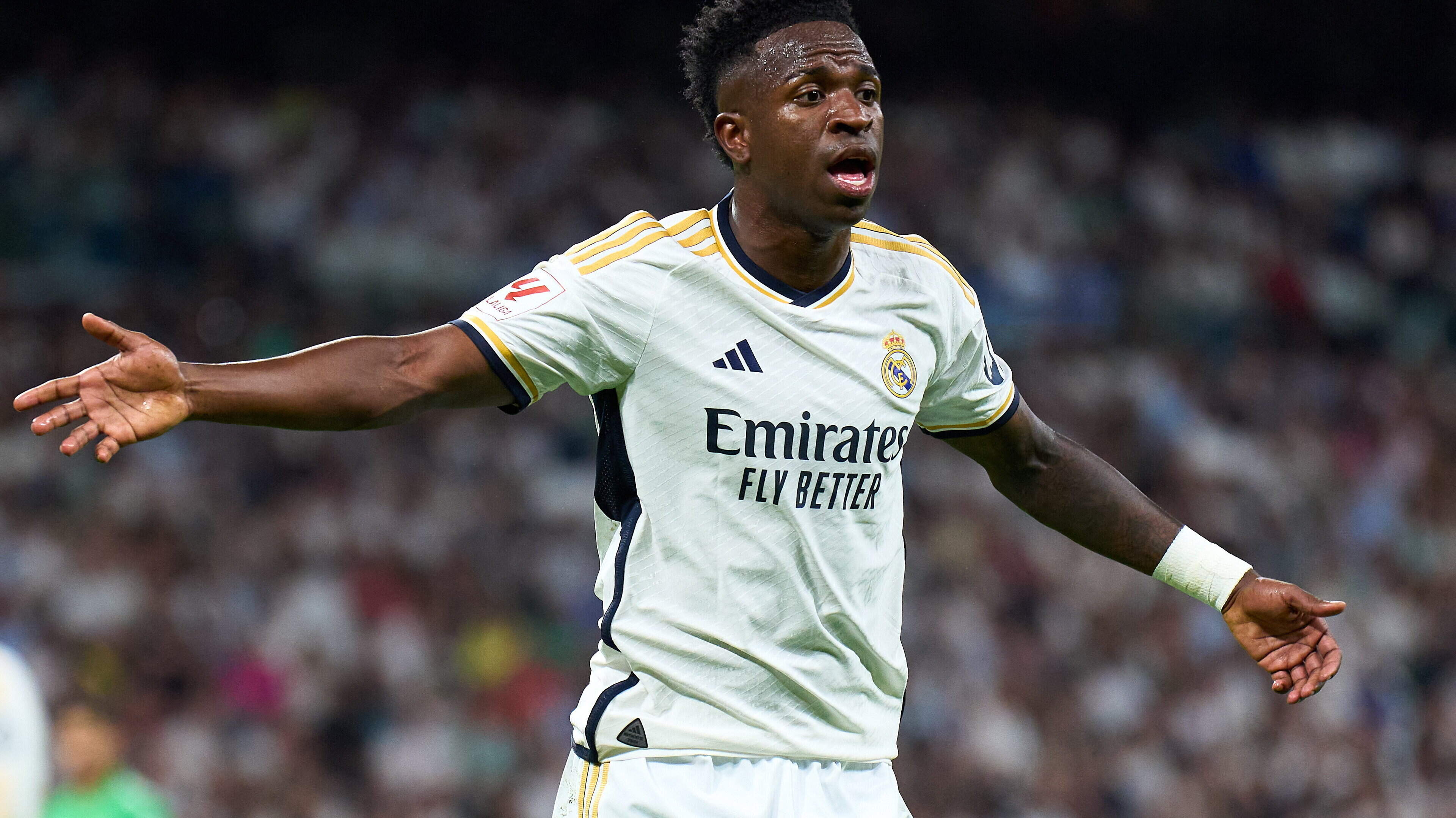 Arsenal to Offer Record Contract for Vinicius Junior