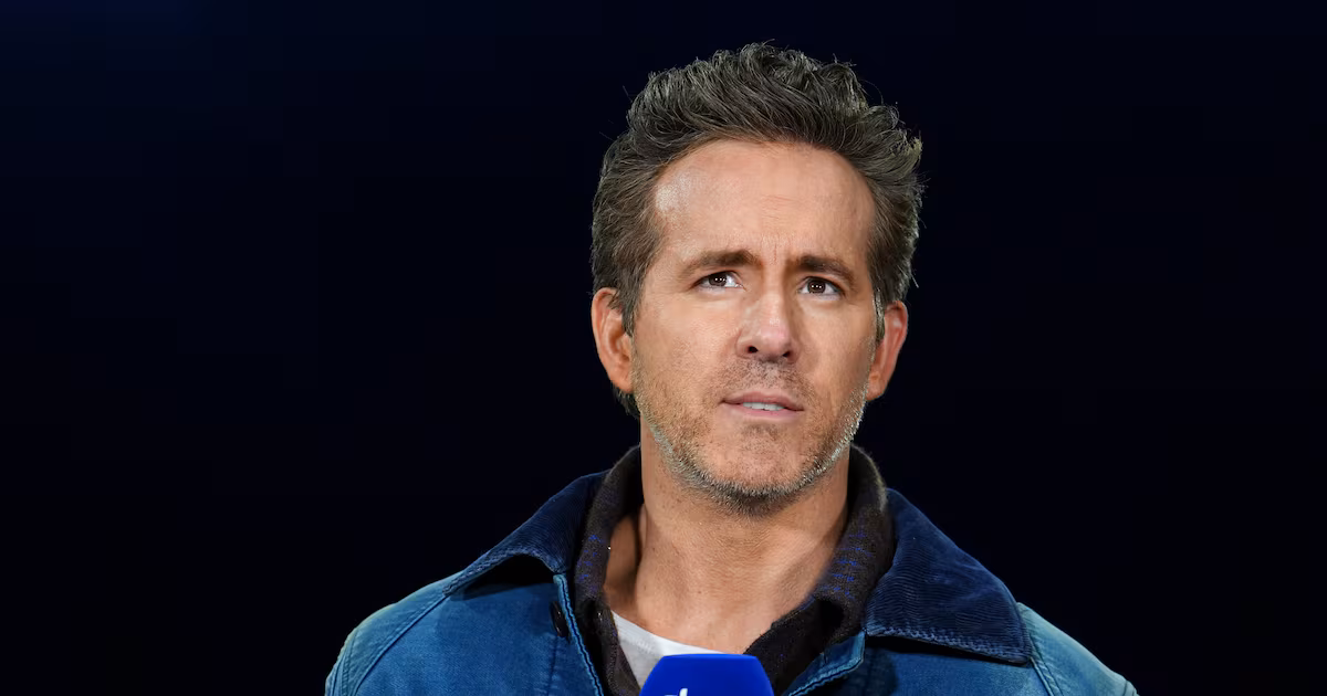 Ryan Reynolds Surprises as Deadpool at Comic Con