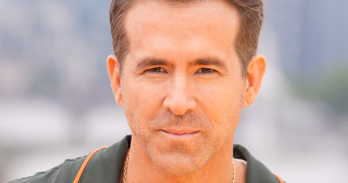 Ryan Reynolds Appears as Deadpool at Comic-Con