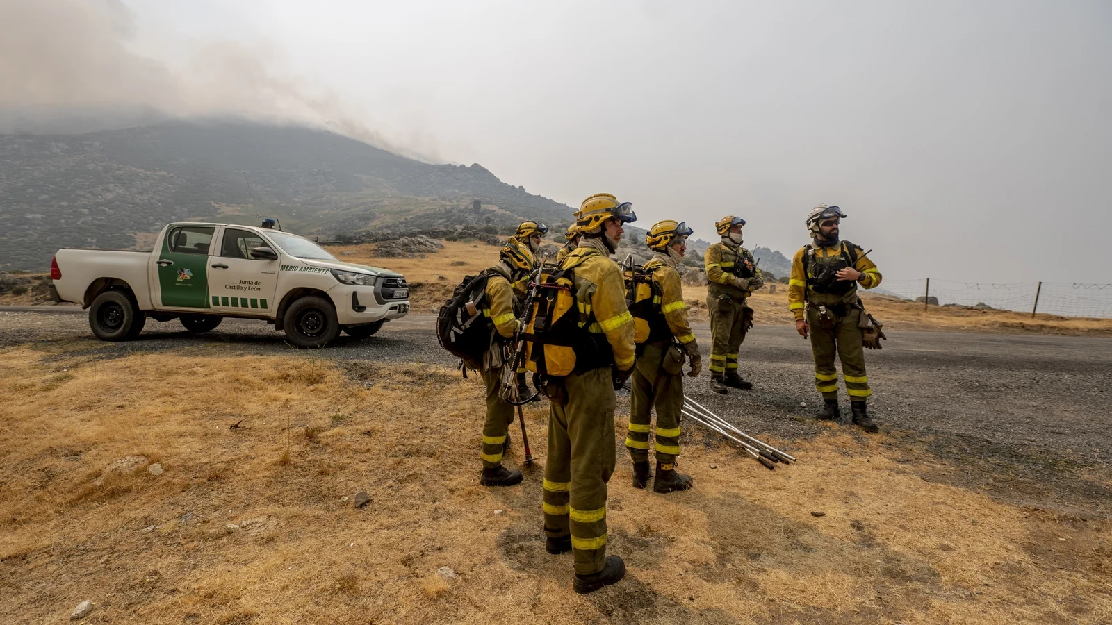 Spain battles wildfires before heatwave hits