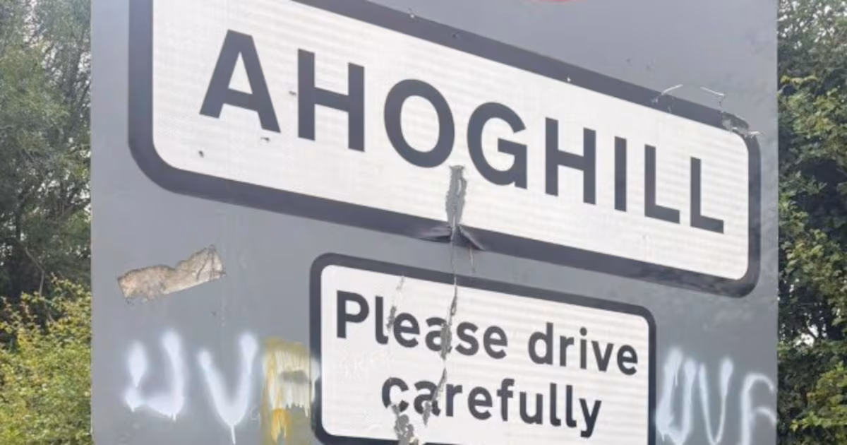 UVF Graffiti Removed by Loyalist Band