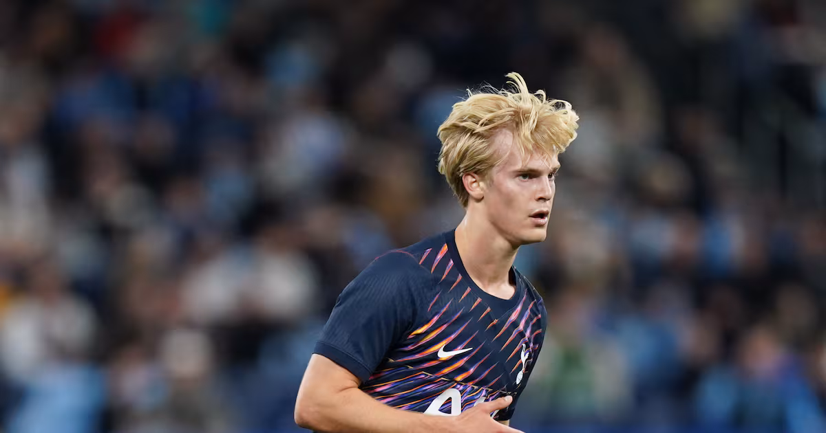 De Zerbi Wants Bergvall to Stay at Tottenham