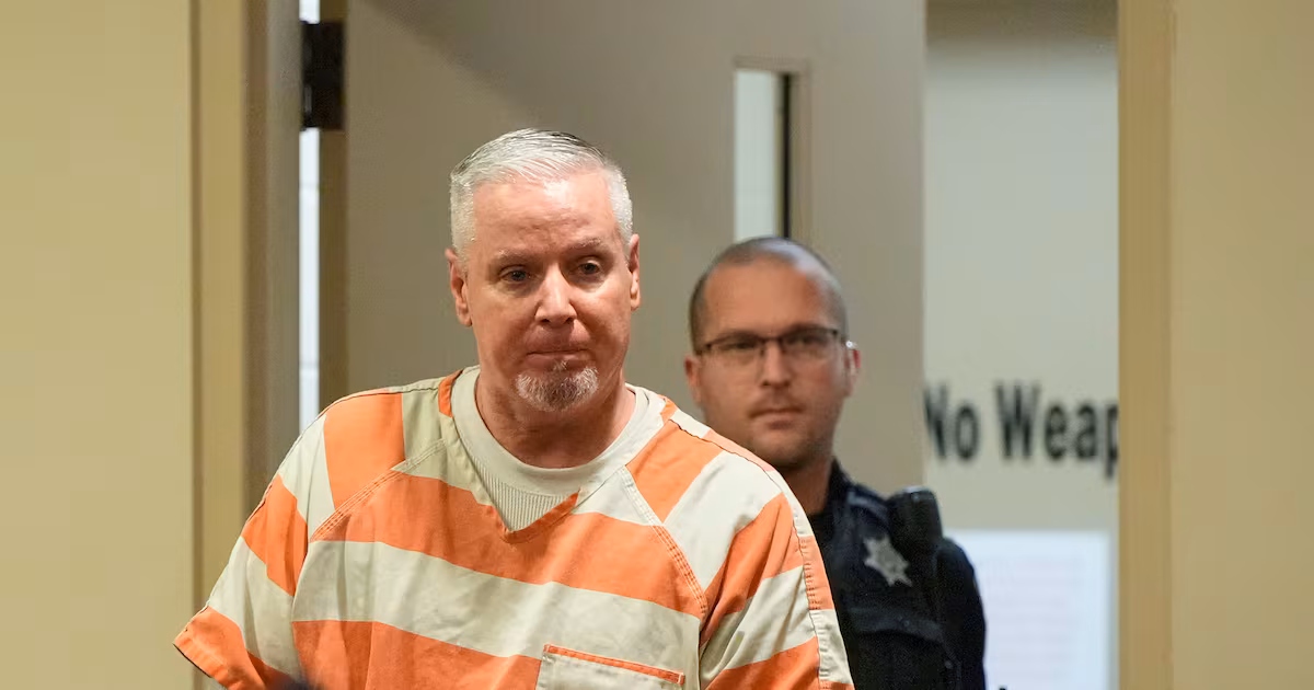 Father sentenced for giving gun to school shooter