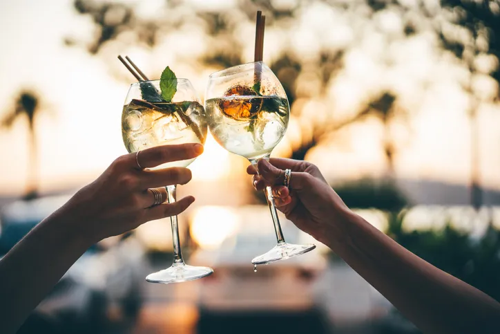 Ready-to-Drink Cocktails Simplify Hosting