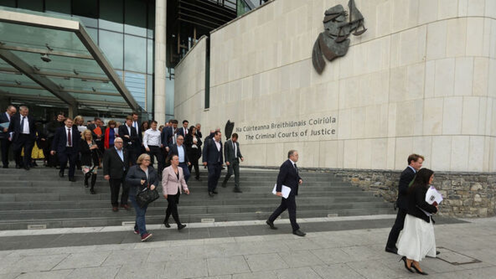 Solicitors Continue Service Withdrawal Over Fee Dispute