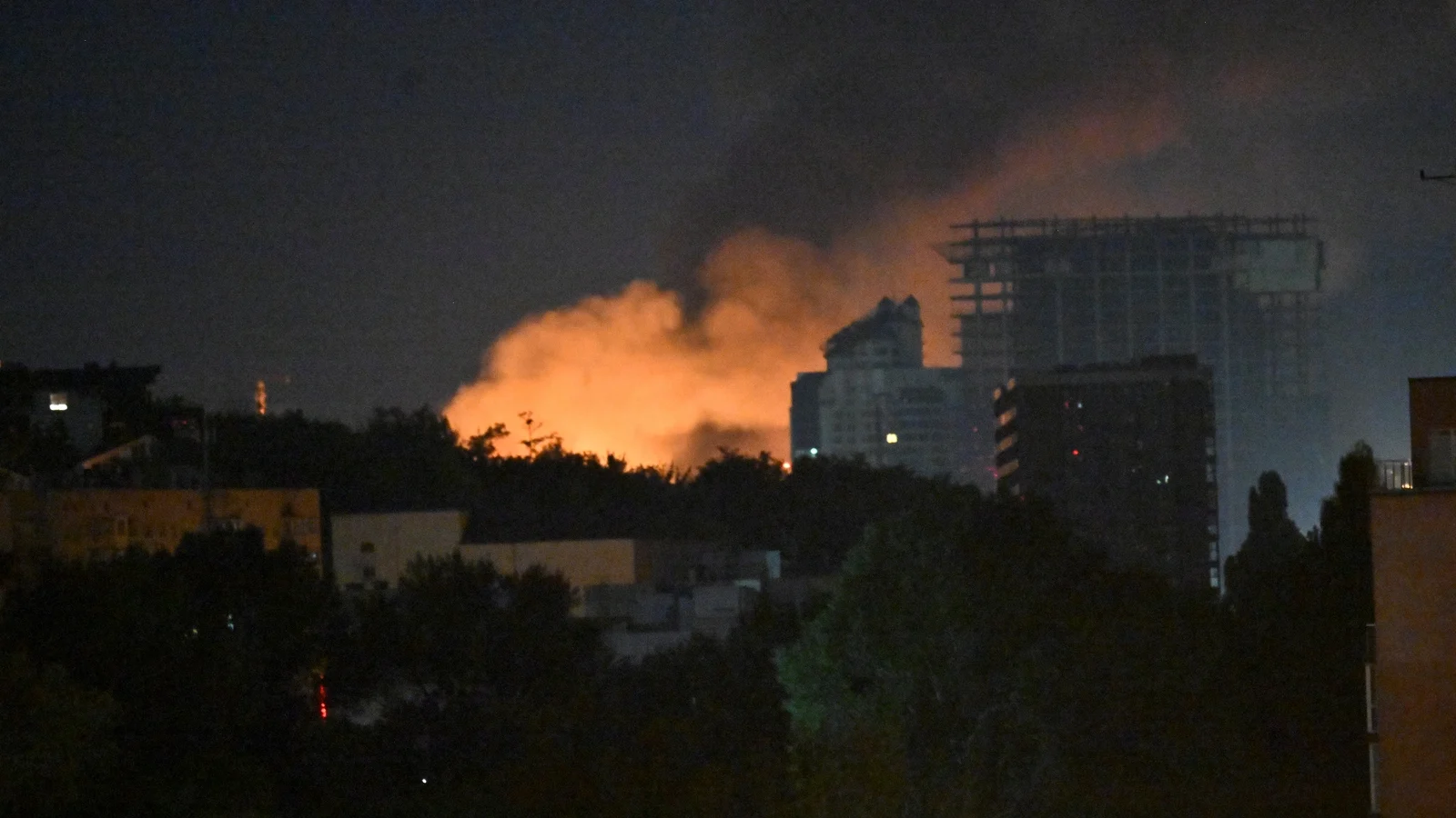Nine killed in fresh Russian strikes on Kyiv