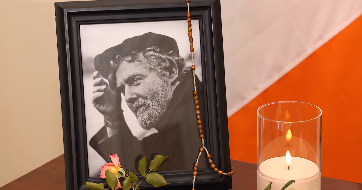Public wake for Glen Hansard in Dublin