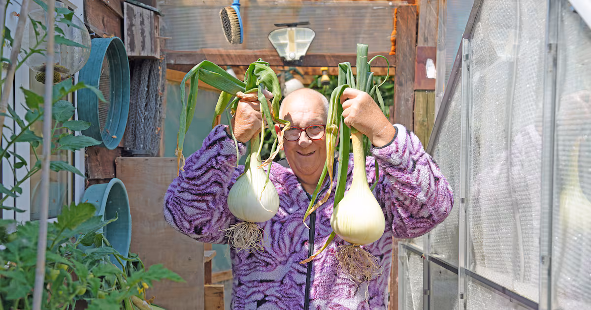 Gerald Stratford Inspires Kids to Garden