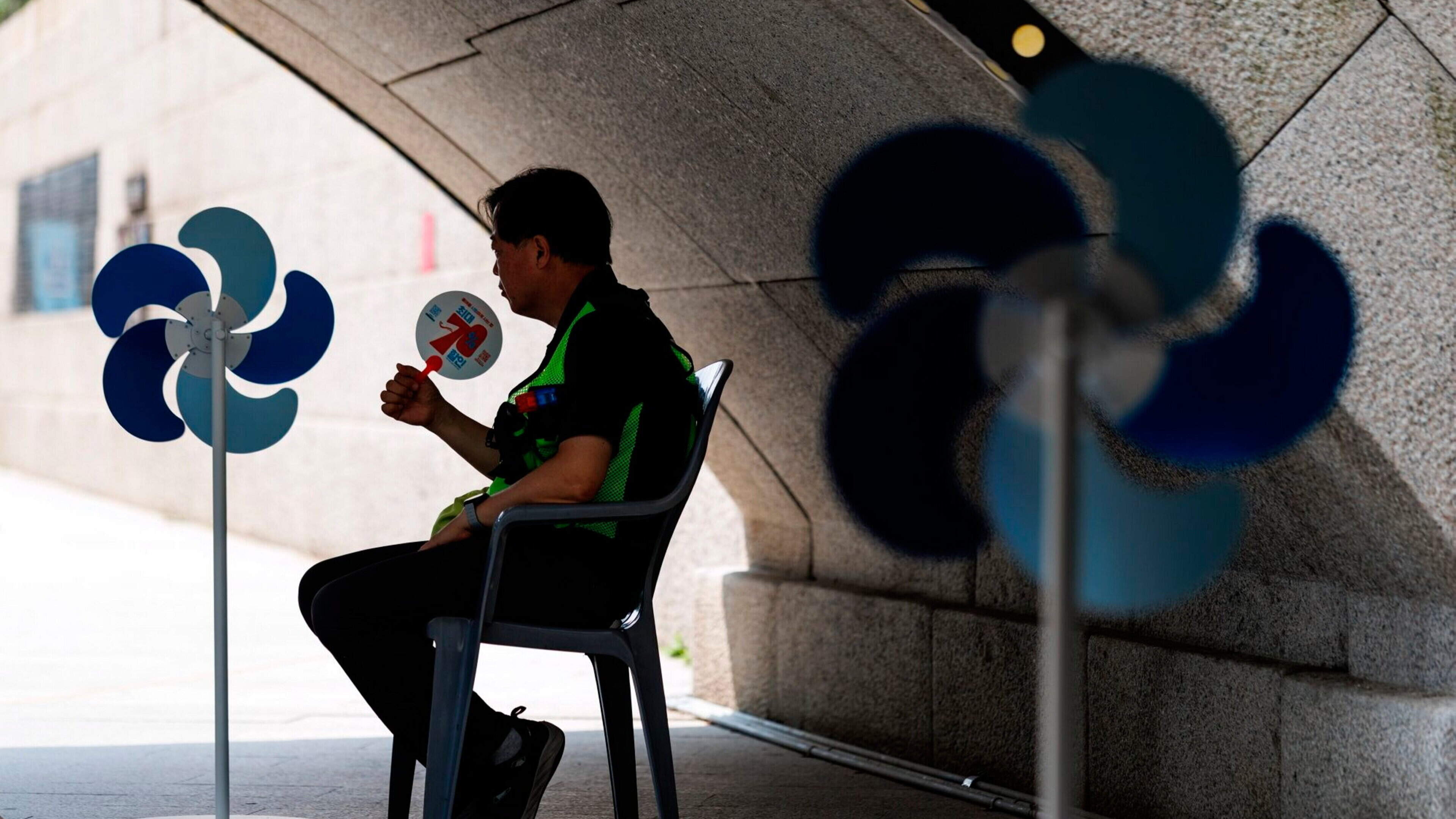 Seoul issues historic heat warning as temperatures soar