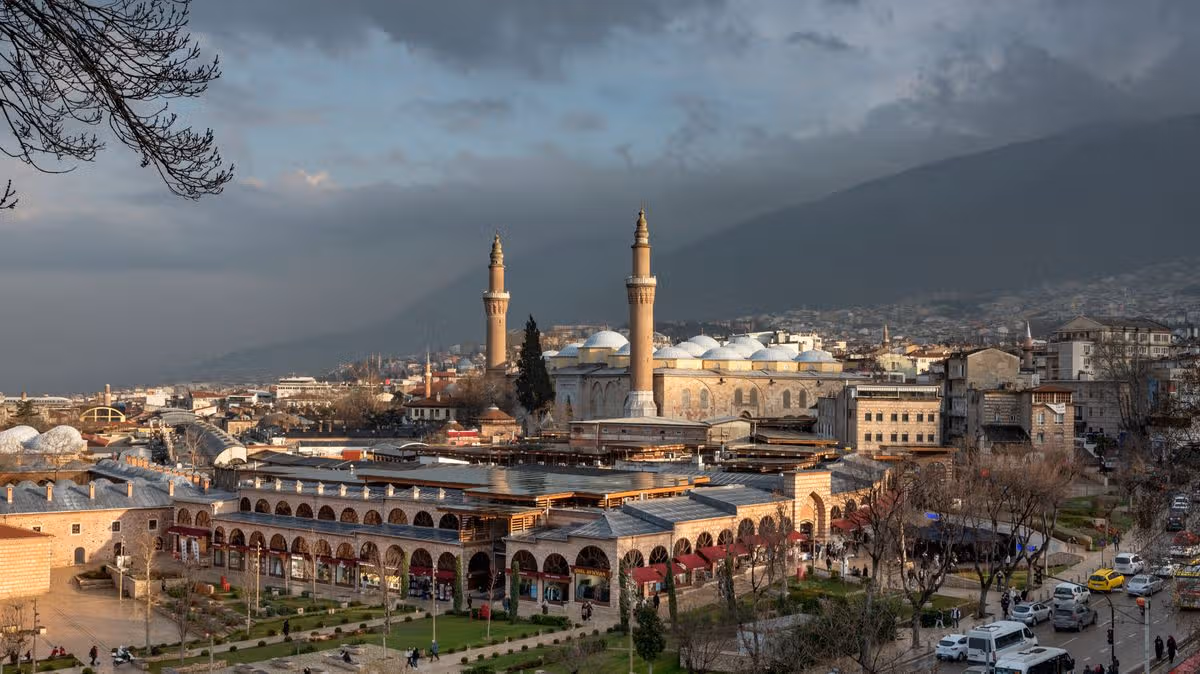 Pregnant woman dies after balcony fall in Turkey