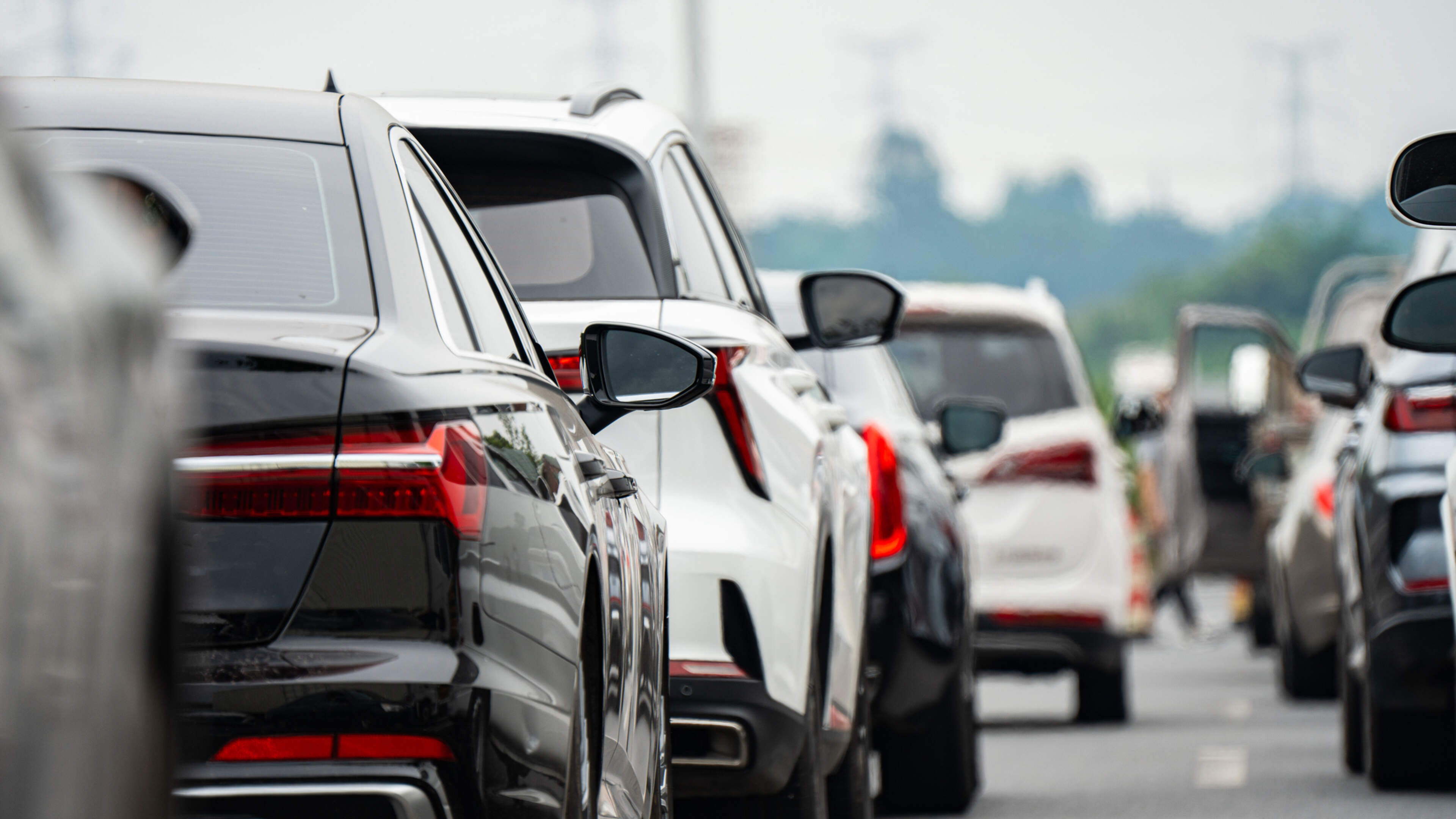Slow Drivers Risk Lives by Ignoring Traffic