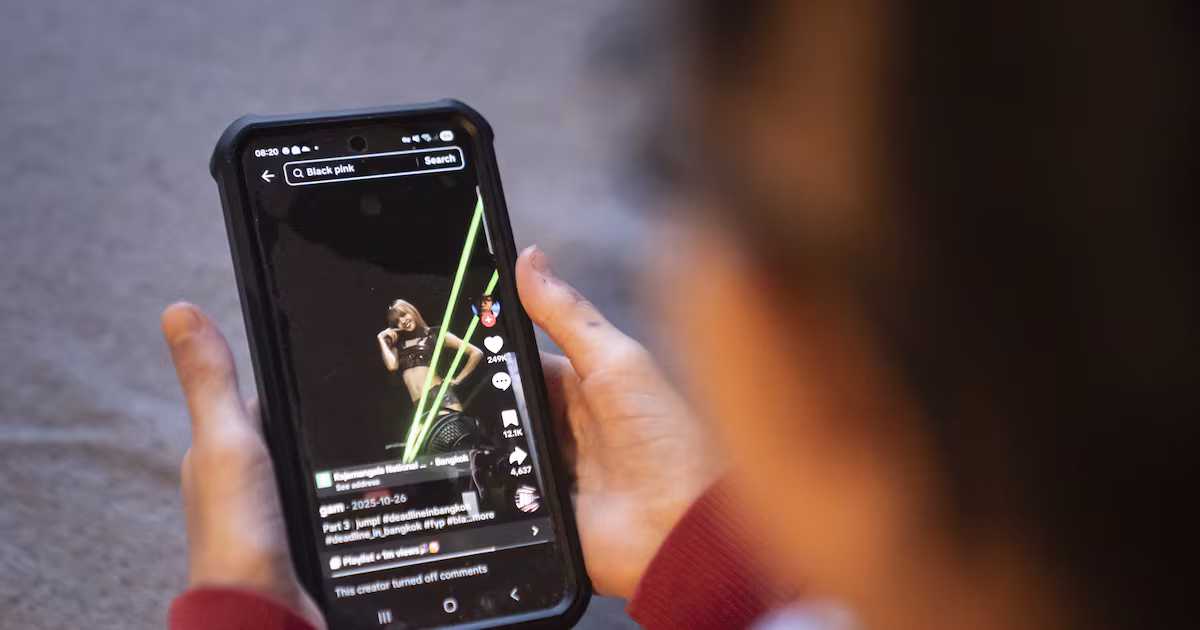 Teenagers Reject Proposed Social Media Curfews