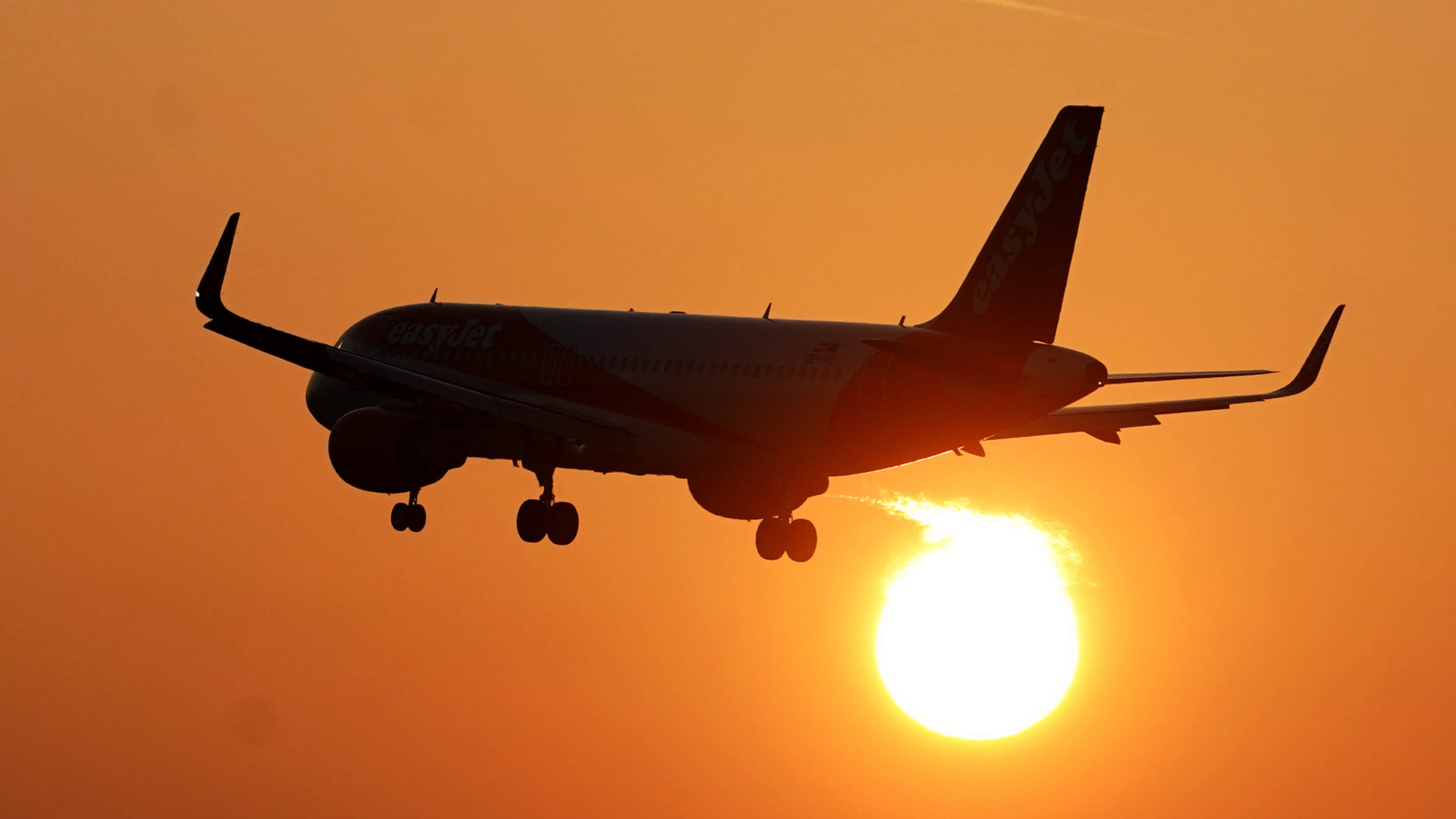 Castlelake Withdraws £5.5bn EasyJet Bid