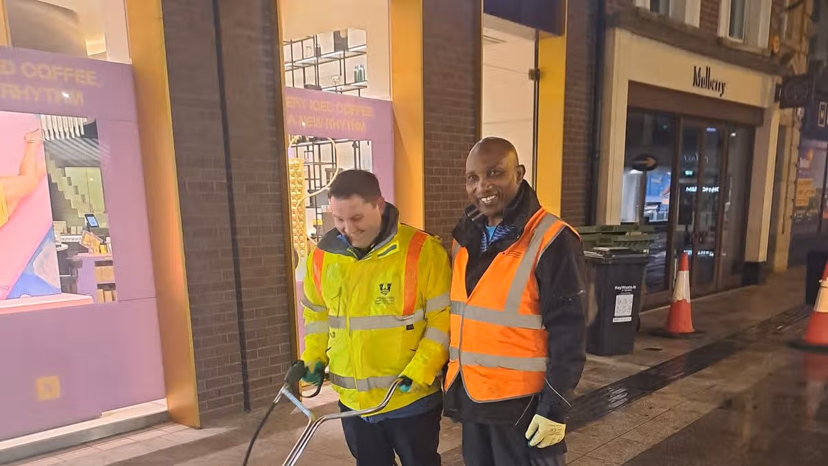 Lord Mayor Cleans Streets with City Council Staff