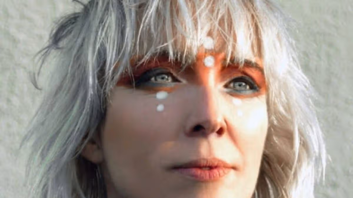 Tributes for Irish singer Cat Dowling after death
