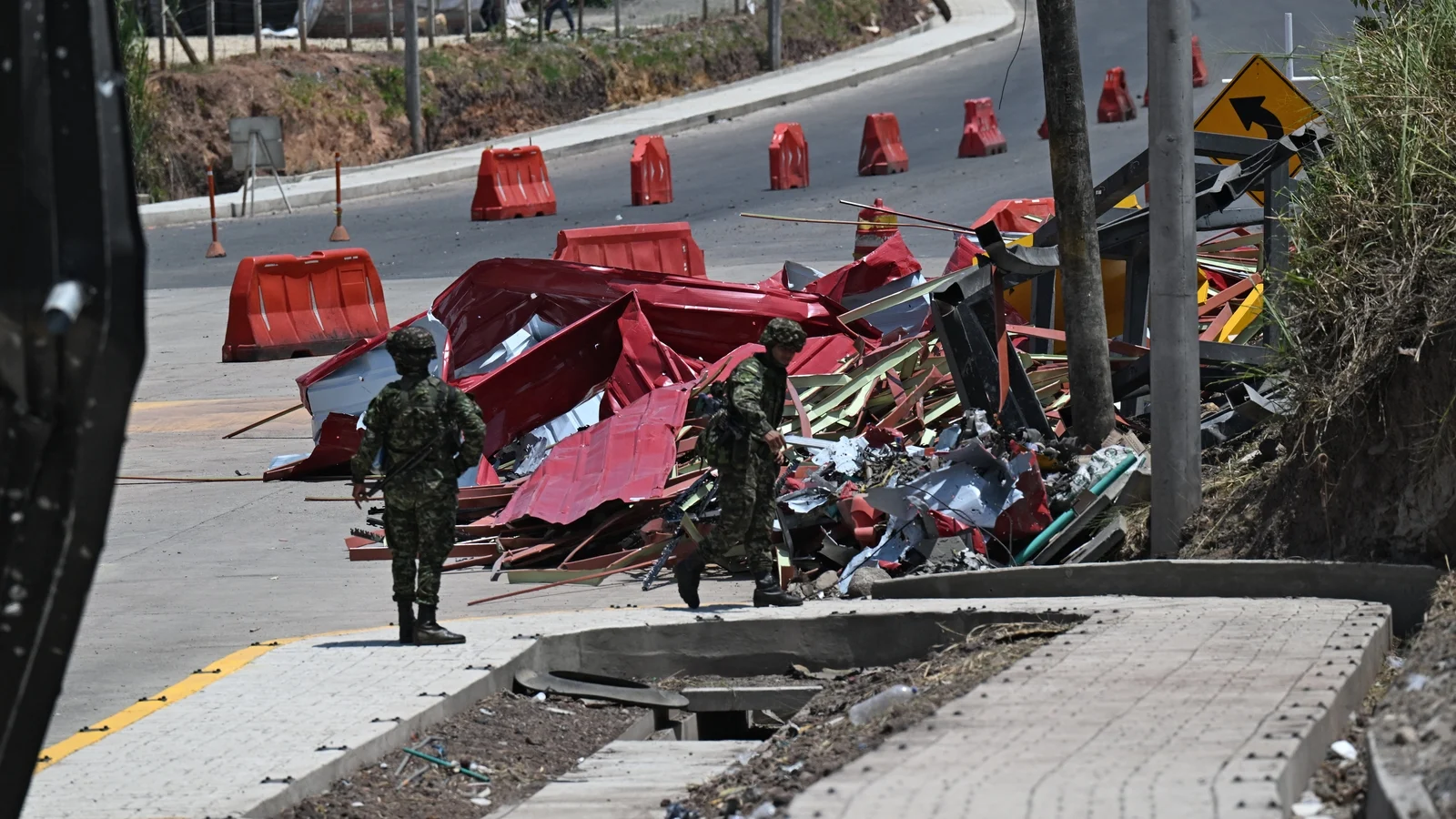 Bombings mark first day for Colombian president