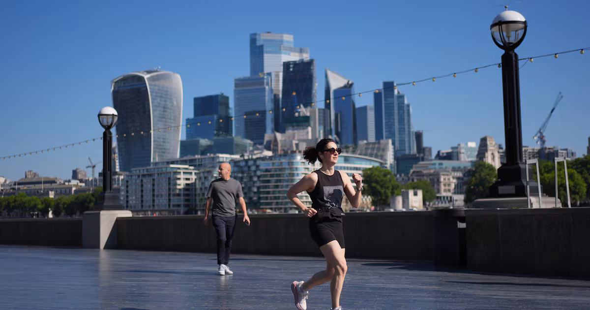 UK Economy Expected to Grow 0.4% in Q2