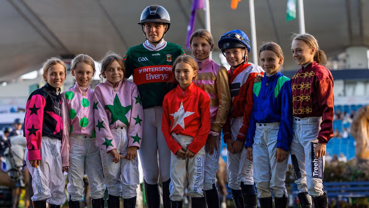 Mayo Girls Meet Hero at Dublin Horse Show