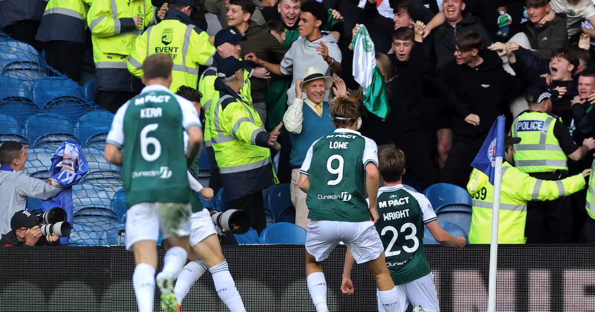 Callum Wright scores late winner for Hibernian