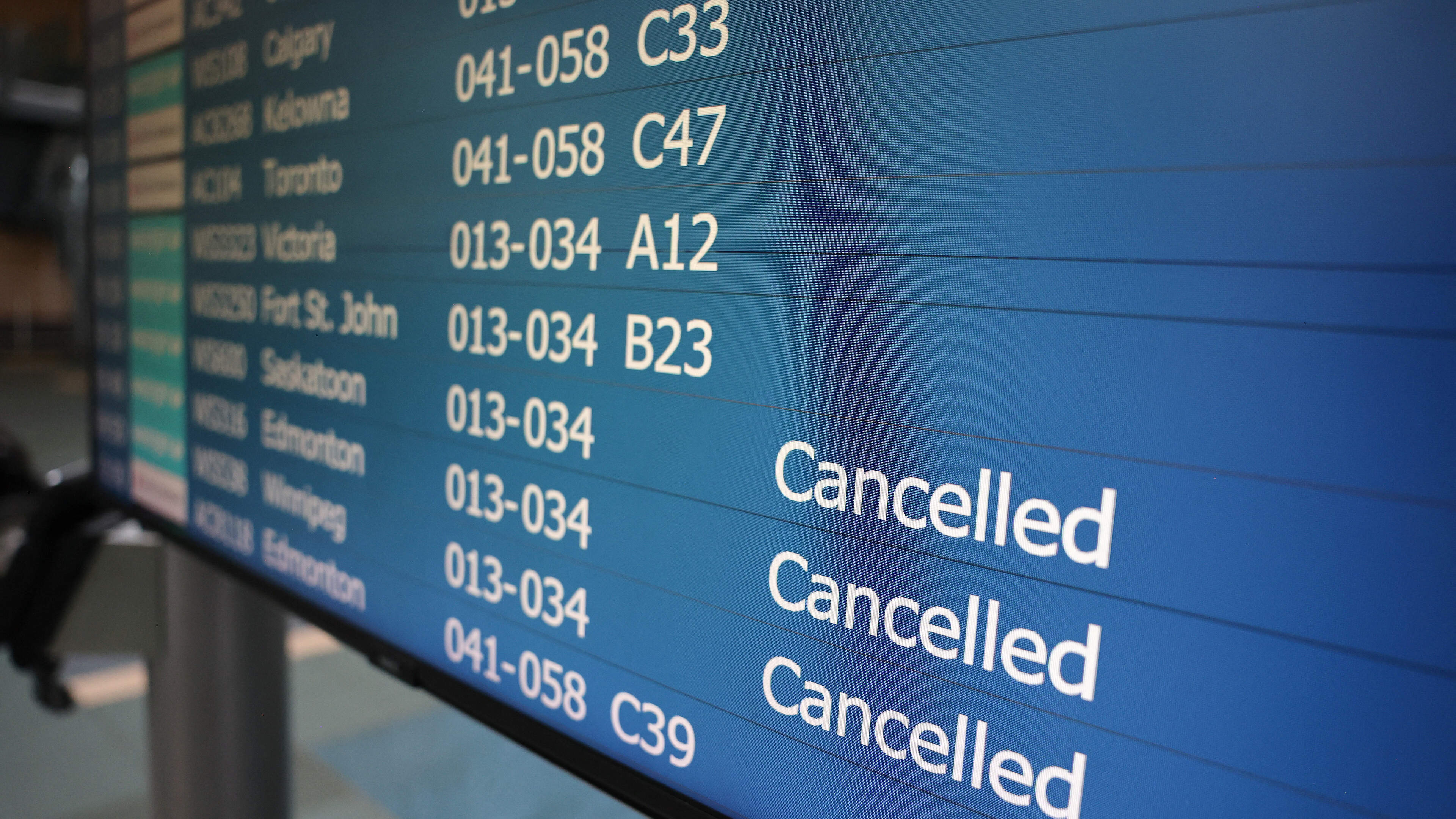 Flight Cancelled Over Child's Seatbelt Refusal