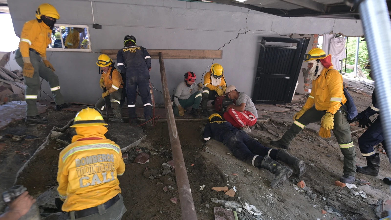 Major earthquake rocks western Colombia