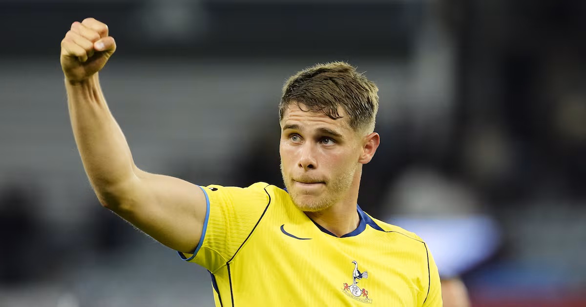 Micky van de Ven signs new Tottenham deal