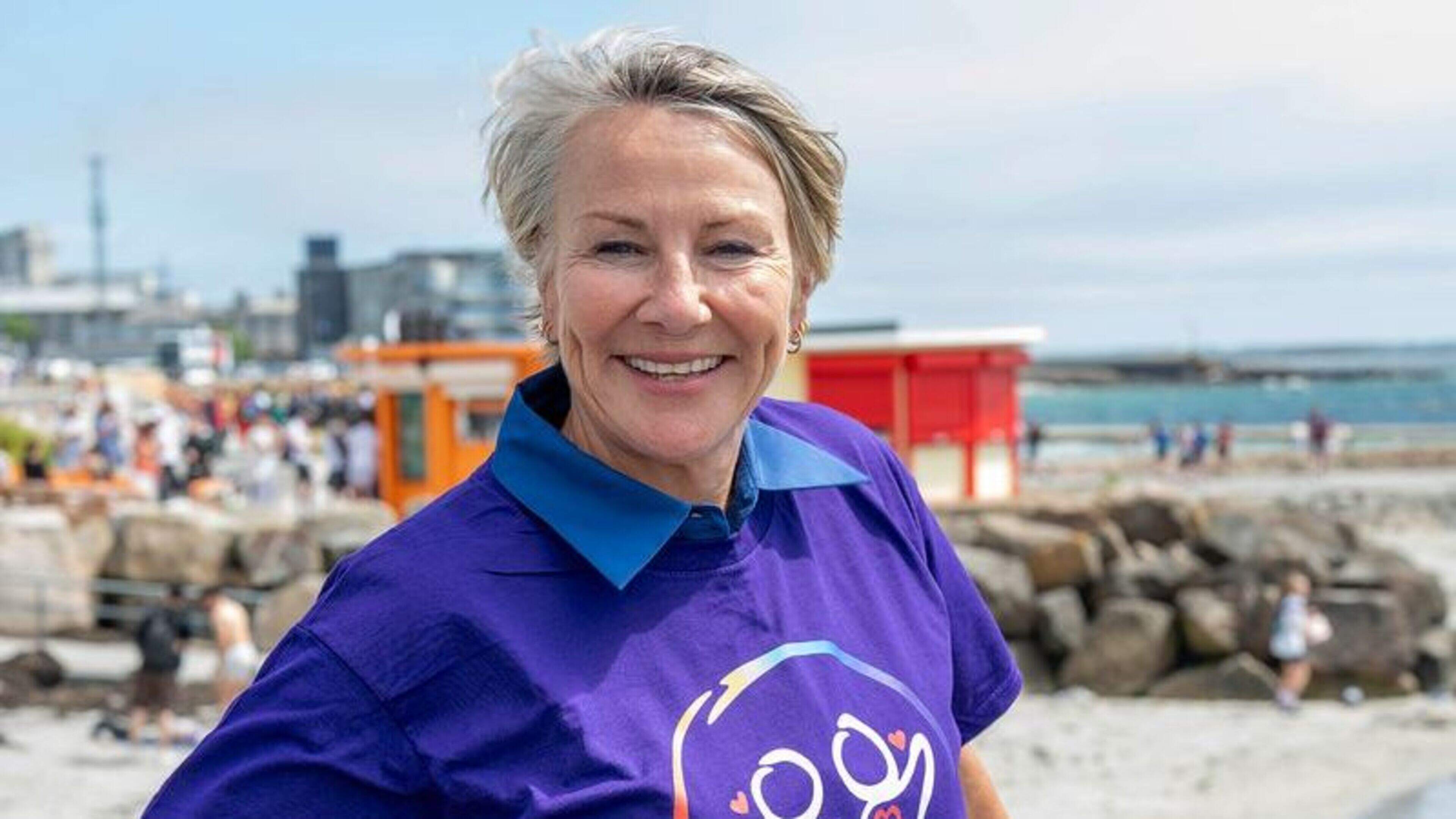 Tracy Piggott Completes Galway Bay Swim