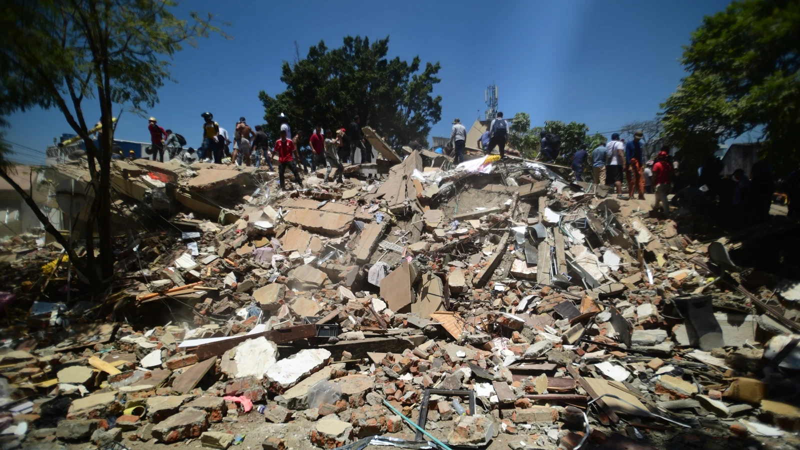 Colombia earthquake kills at least 132 people
