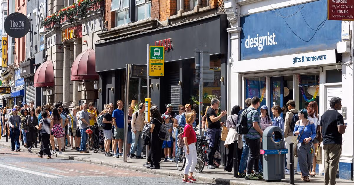 Huge queues form in Dublin for solar eclipse
